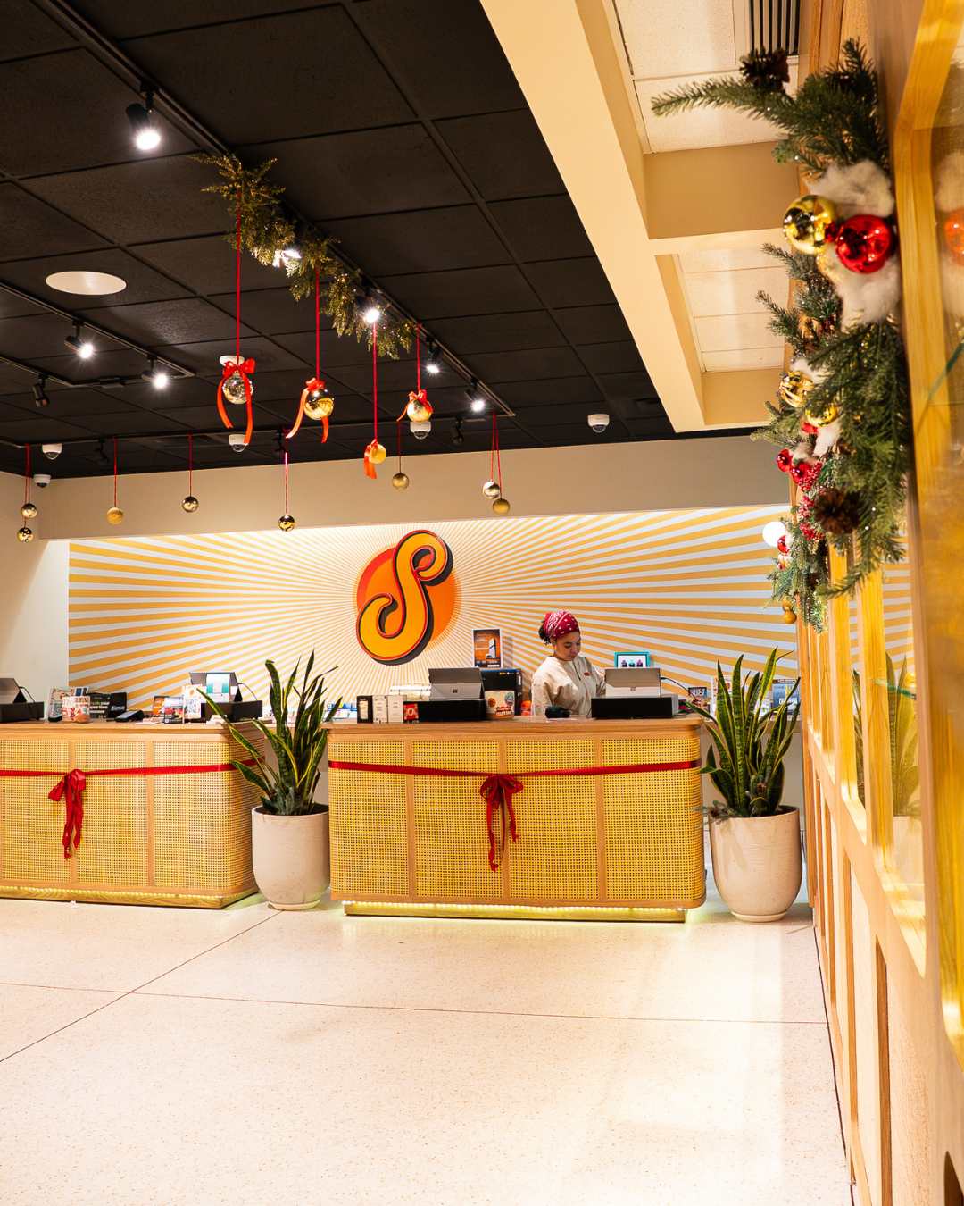 manhattan_dispensary_modern_display_design_superfly