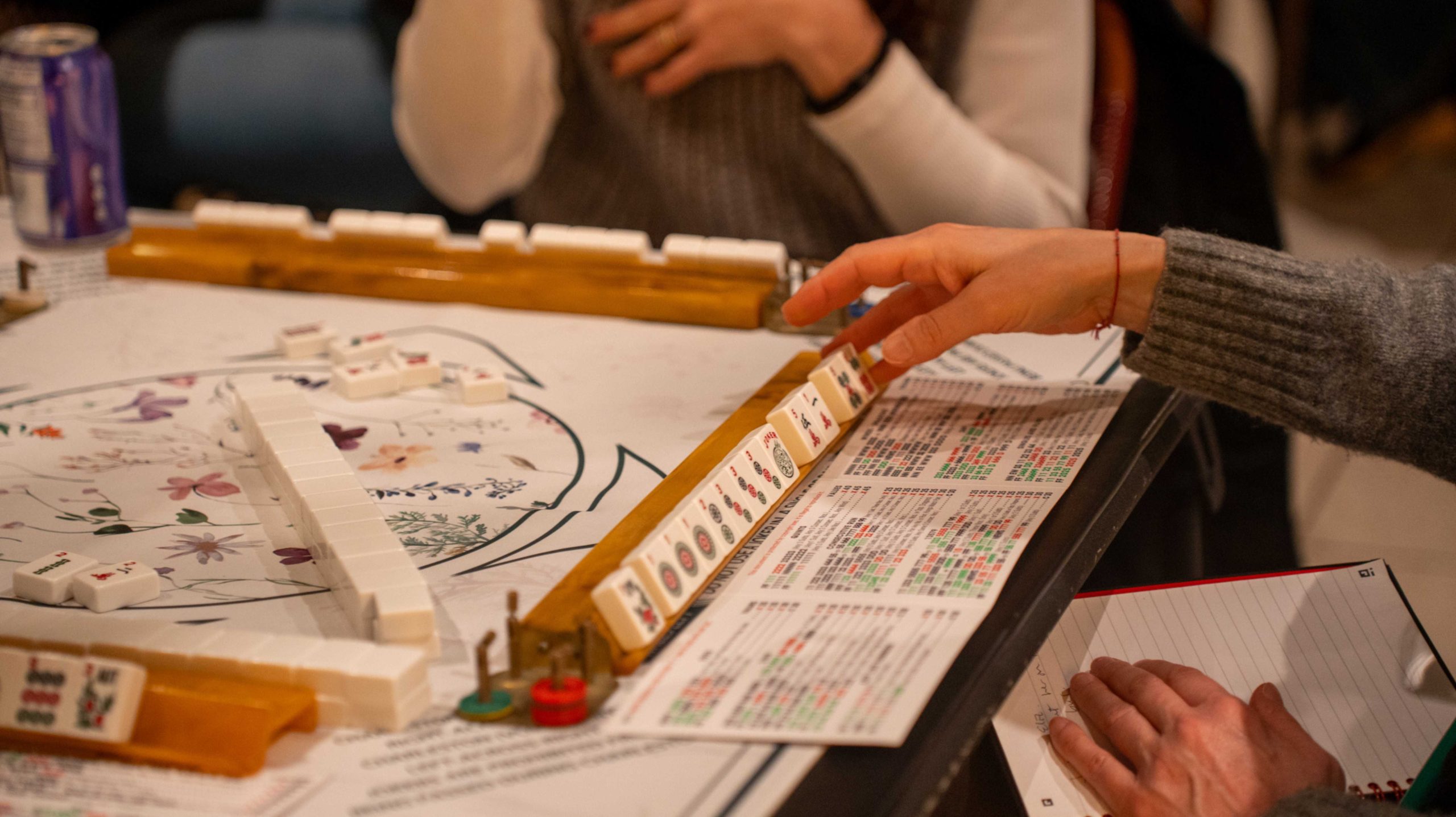 guests_playing_mahjong_during_superfly_night_event